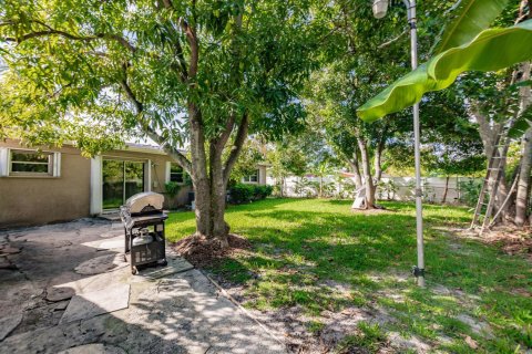 House in Pompano Beach, Florida 3 bedrooms, 134.71 sq.m. № 2083320 - photo 12