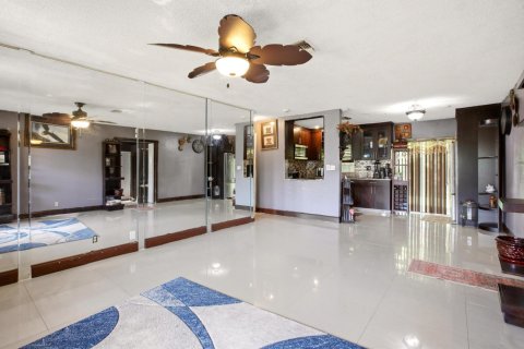 House in Pompano Beach, Florida 3 bedrooms, 134.71 sq.m. № 2083320 - photo 7