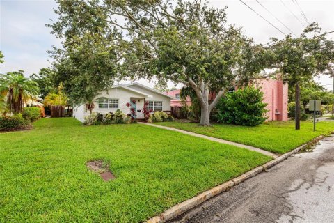Casa en alquiler en Saint Petersburg, Florida, 2 dormitorios, 108.7 m2 № 1913538 - foto 28
