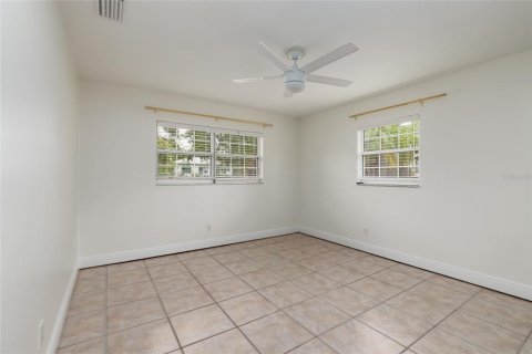 Casa en alquiler en Saint Petersburg, Florida, 2 dormitorios, 108.7 m2 № 1913538 - foto 12