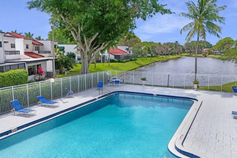 House in Deerfield Beach, Florida 2 bedrooms, 97.55 sq.m. № 1128932 - photo 1