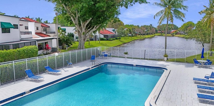 House in Deerfield Beach, Florida 2 bedrooms, 97.55 sq.m. № 1128932