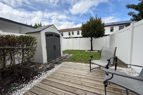 Casa en venta en Hialeah, Florida, 3 dormitorios, 123.75 m2 № 1860975 - foto 2