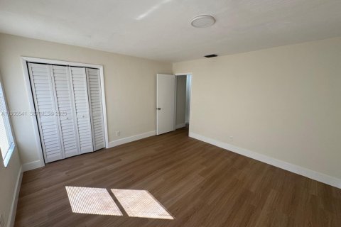 Adosado en alquiler en Hialeah, Florida, 3 dormitorios, 120.03 m2 № 2027088 - foto 19