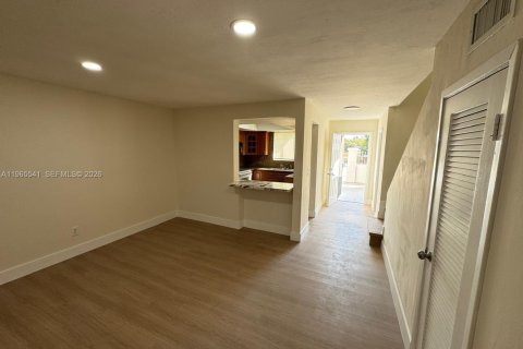 Adosado en alquiler en Hialeah, Florida, 3 dormitorios, 120.03 m2 № 2027088 - foto 7