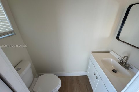 Adosado en alquiler en Hialeah, Florida, 3 dormitorios, 120.03 m2 № 2027088 - foto 8