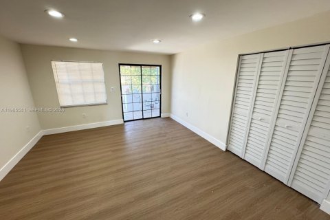 Adosado en alquiler en Hialeah, Florida, 3 dormitorios, 120.03 m2 № 2027088 - foto 9