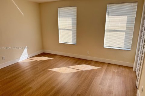 Adosado en alquiler en Hialeah, Florida, 3 dormitorios, 120.03 m2 № 2027088 - foto 18