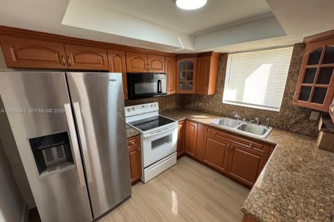 Adosado en alquiler en Hialeah, Florida, 3 dormitorios, 120.03 m2 № 2027088 - foto 6