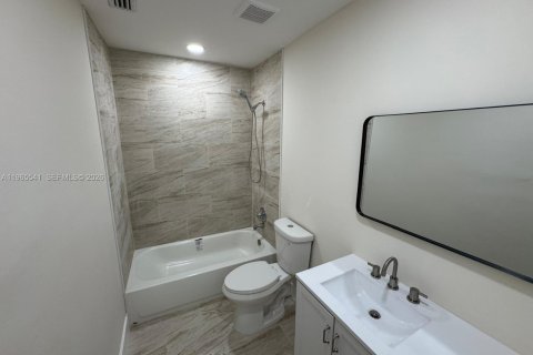 Adosado en alquiler en Hialeah, Florida, 3 dormitorios, 120.03 m2 № 2027088 - foto 16
