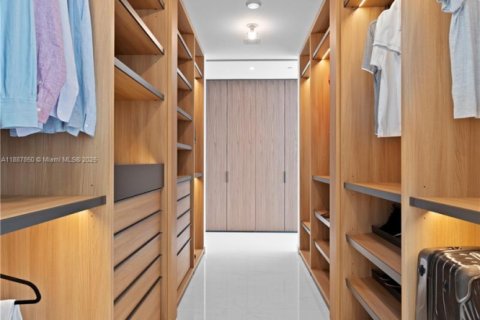 Снять в аренду кондоминиум в Майами, Флорида 5 спален, 368.91м2, № 1938995 - фото 10