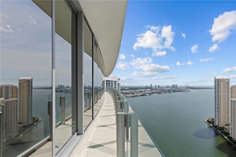 Снять в аренду кондоминиум в Майами, Флорида 5 спален, 368.91м2, № 1938995 - фото 21