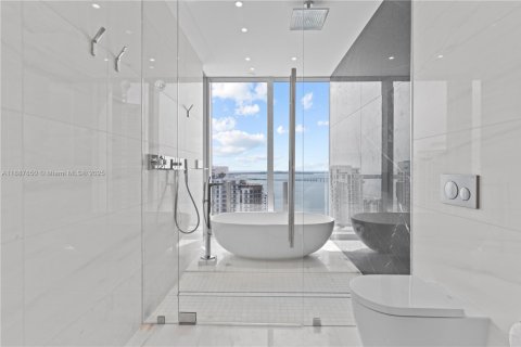 Снять в аренду кондоминиум в Майами, Флорида 5 спален, 368.91м2, № 1938995 - фото 11