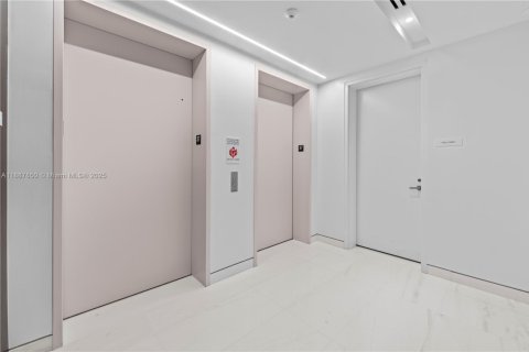 Снять в аренду кондоминиум в Майами, Флорида 5 спален, 368.91м2, № 1938995 - фото 5