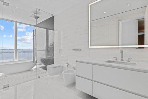Снять в аренду кондоминиум в Майами, Флорида 5 спален, 368.91м2, № 1938995 - фото 12