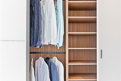 Снять в аренду кондоминиум в Майами, Флорида 5 спален, 368.91м2, № 1938995 - фото 19