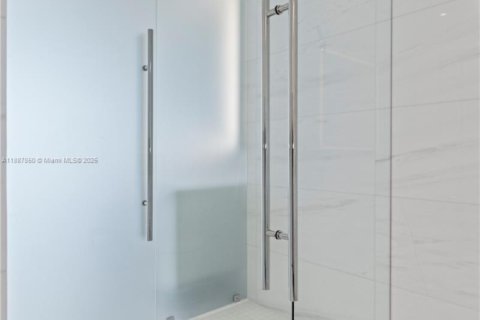 Снять в аренду кондоминиум в Майами, Флорида 5 спален, 368.91м2, № 1938995 - фото 13