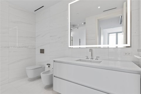 Снять в аренду кондоминиум в Майами, Флорида 5 спален, 368.91м2, № 1938995 - фото 14