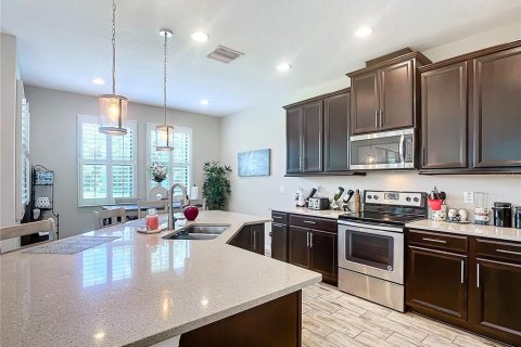 Townhouse in Wesley Chapel, Florida 3 bedrooms, 191.01 sq.m. № 1717283 - photo 10