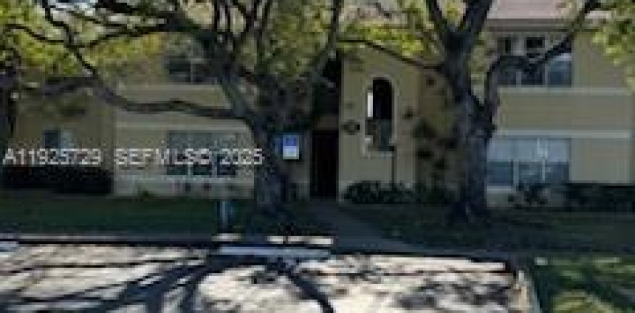 Кондоминиум с 2 спальнями в Санрайз, Флорида № 1984097