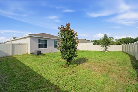 House in Sorrento, Florida 4 bedrooms, 170.29 sq.m. № 2208727 - photo 29