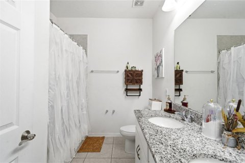 House in Sorrento, Florida 4 bedrooms, 170.29 sq.m. № 2208727 - photo 17