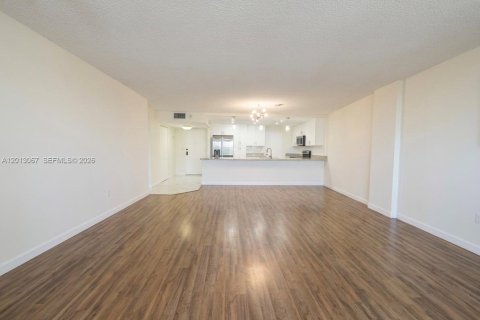 Condo in Hollywood, Florida, 2 bedrooms  № 2086937 - photo 4