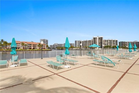 Condo in Hollywood, Florida, 2 bedrooms  № 2086937 - photo 17