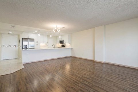 Condo in Hollywood, Florida, 2 bedrooms  № 2086937 - photo 5