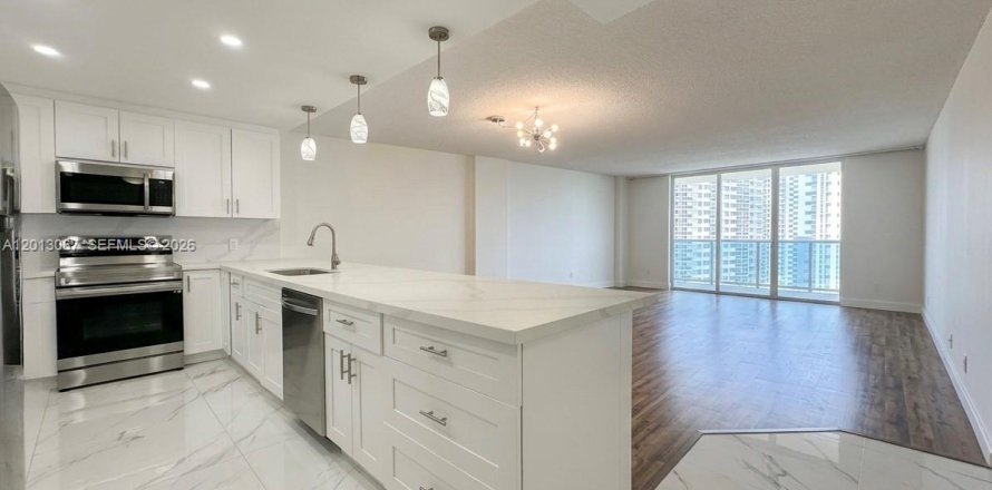 Condo in Hollywood, Florida, 2 bedrooms  № 2086937
