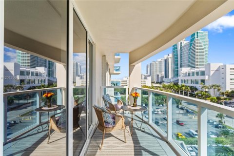 Condo in Hollywood, Florida, 2 bedrooms  № 2086937 - photo 10