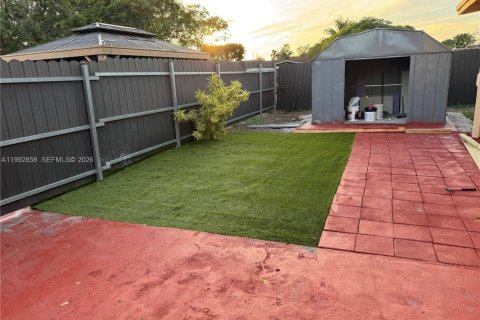 Villa ou maison à louer à Miami Gardens, Floride: 4 chambres, 148.64 m2 № 2056739 - photo 19