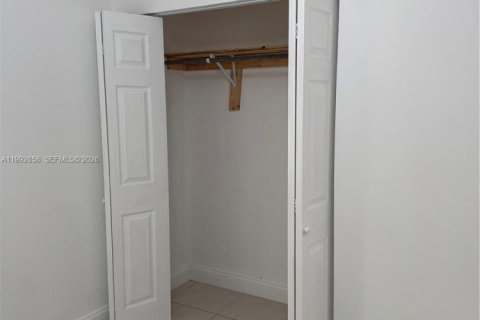 Villa ou maison à louer à Miami Gardens, Floride: 4 chambres, 148.64 m2 № 2056739 - photo 16