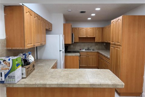 Villa ou maison à louer à Miami Gardens, Floride: 4 chambres, 148.64 m2 № 2056739 - photo 9