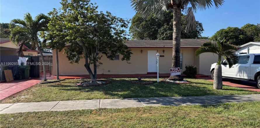 Villa ou maison à Miami Gardens, Floride 4 chambres, 148.64 m2 № 2056739