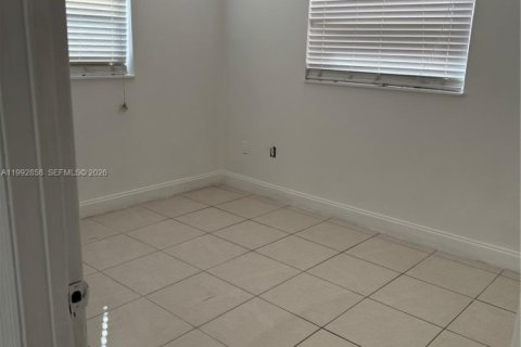 Villa ou maison à louer à Miami Gardens, Floride: 4 chambres, 148.64 m2 № 2056739 - photo 13