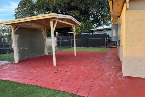 Villa ou maison à louer à Miami Gardens, Floride: 4 chambres, 148.64 m2 № 2056739 - photo 21