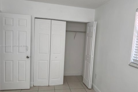 Villa ou maison à louer à Miami Gardens, Floride: 4 chambres, 148.64 m2 № 2056739 - photo 14