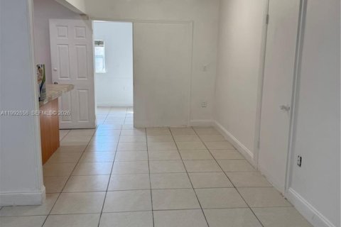 Villa ou maison à louer à Miami Gardens, Floride: 4 chambres, 148.64 m2 № 2056739 - photo 3