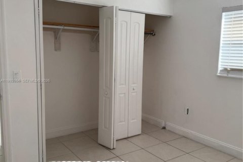 Villa ou maison à louer à Miami Gardens, Floride: 4 chambres, 148.64 m2 № 2056739 - photo 12