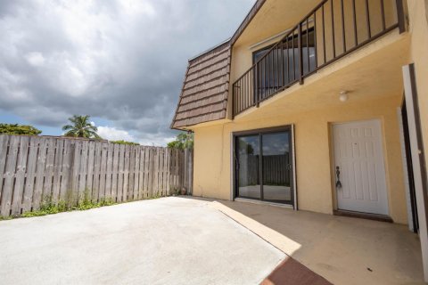 Touwnhouse à louer à Palm Springs, Floride: 2 chambres, 118.17 m2 № 2395508 - photo 2
