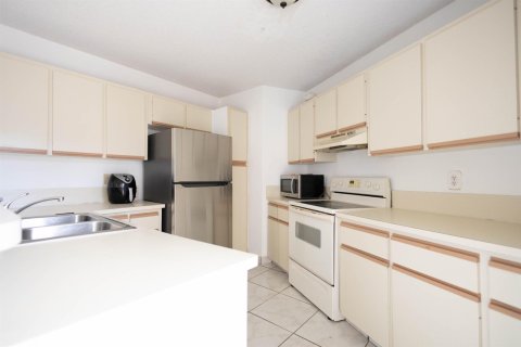 Touwnhouse à louer à Palm Springs, Floride: 2 chambres, 118.17 m2 № 2395508 - photo 7