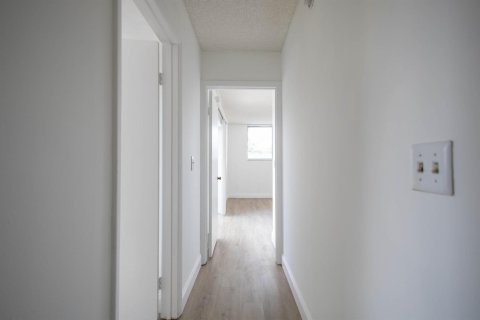 Touwnhouse à louer à Palm Springs, Floride: 2 chambres, 118.17 m2 № 2395508 - photo 9