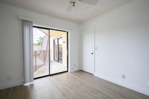 Touwnhouse à louer à Palm Springs, Floride: 2 chambres, 118.17 m2 № 2395508 - photo 12
