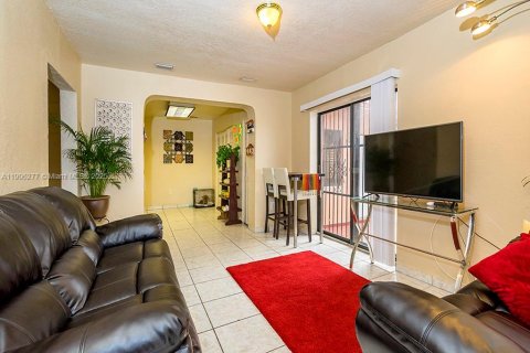 House in Miami, Florida 2 bedrooms, 88.26 sq.m. № 1956902 - photo 5