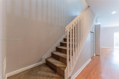 Touwnhouse à vendre à Hallandale Beach, Floride: 3 chambres, 151.99 m2 № 2090613 - photo 17