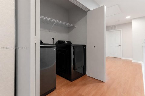 Touwnhouse à vendre à Hallandale Beach, Floride: 3 chambres, 151.99 m2 № 2090613 - photo 19
