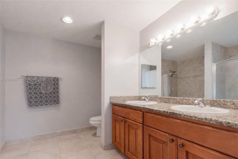 Touwnhouse à vendre à Hallandale Beach, Floride: 3 chambres, 151.99 m2 № 2090613 - photo 25