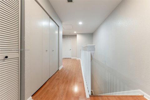 Touwnhouse à vendre à Hallandale Beach, Floride: 3 chambres, 151.99 m2 № 2090613 - photo 18