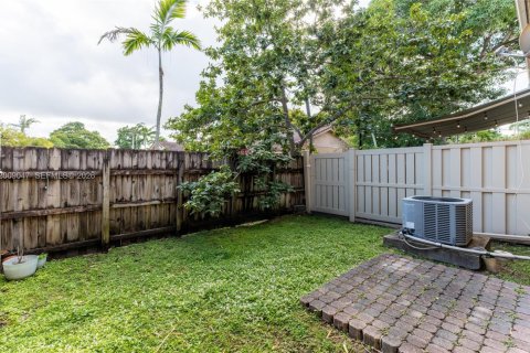 Touwnhouse à vendre à Hallandale Beach, Floride: 3 chambres, 151.99 m2 № 2090613 - photo 15